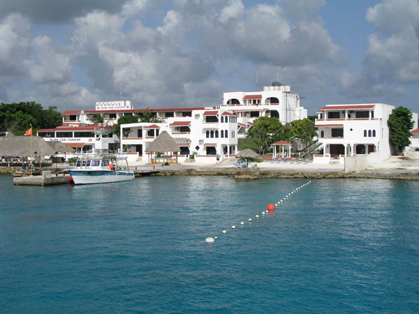 Liveaboard or Resort Diving? cozumel_resort