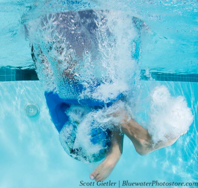 F10, 1/250th, ISO 100, shot at 10 frames per second. The high-speed shooting capability of this camera is truly amazing, and is what sets it apart from other cameras. This moment only lasted for 1/10th of a second.