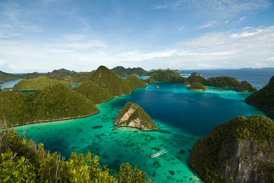 Misool and Triton Bay on the Arenui raja_ampat